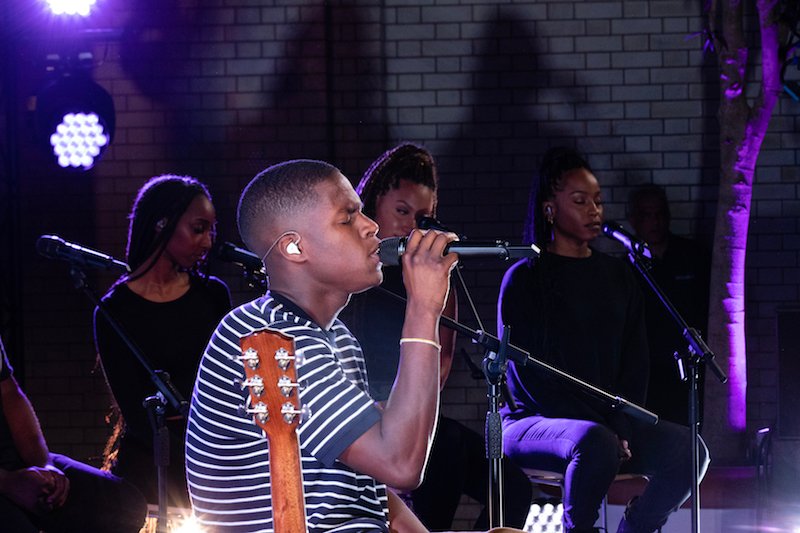 Daniel Caesar Performs Live in London As Part of Apple Music's Up Next Live