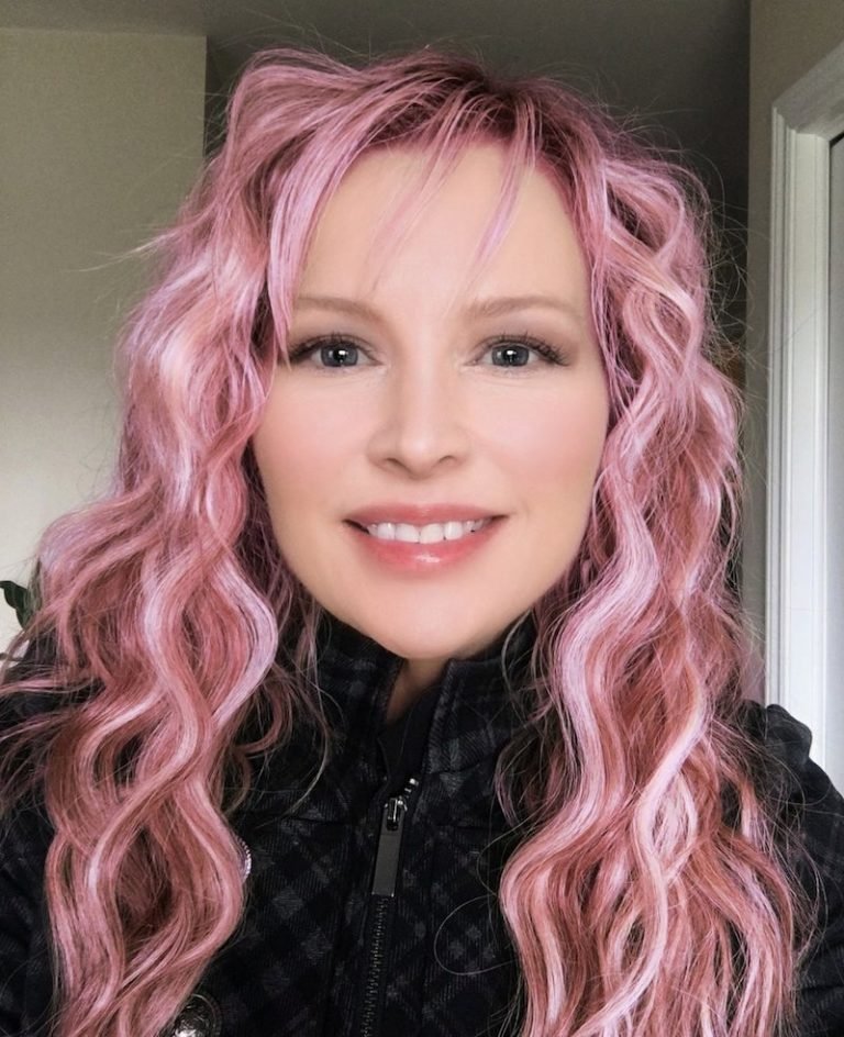 Jaxony Reign press photo pink hair