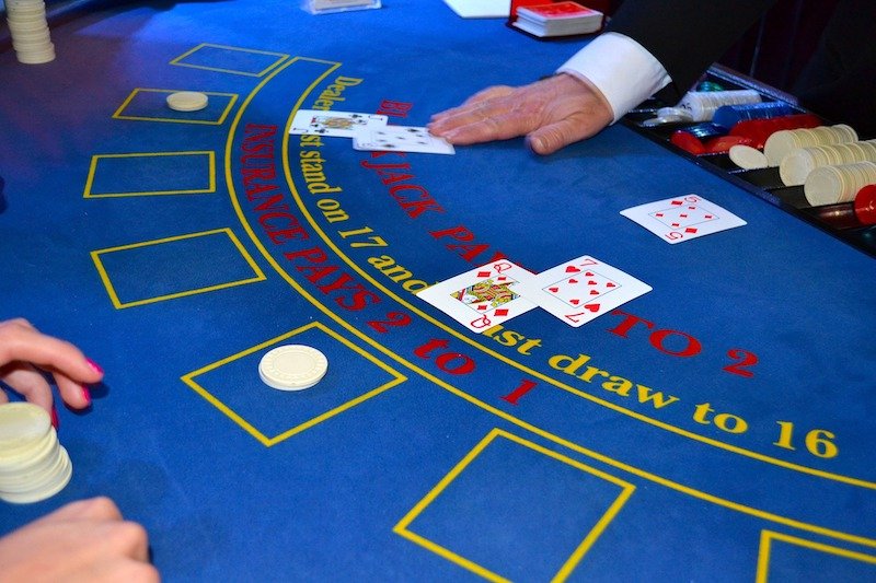 Cards dealer - blackjack casino bet